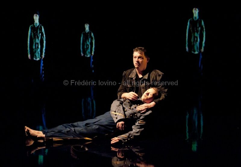 UN STOIQUE SOLDAT DE PLOMB (Florence Lavaud 2014) - Avec Martial Bourlart, Florian Caron et Thierry Dupont - Photographie © Frédéric Iovino