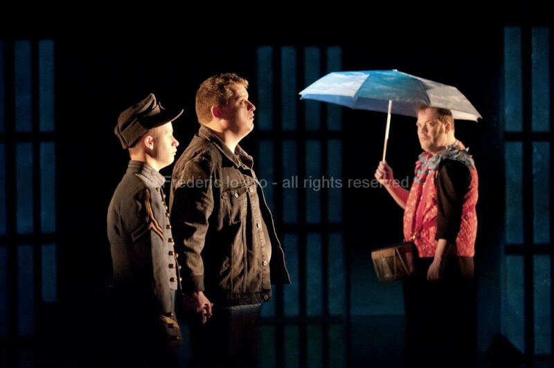 UN STOIQUE SOLDAT DE PLOMB (Florence Lavaud 2014) - Avec Martial Bourlart, Florian Caron et Thierry Dupont - Photographie © Frédéric Iovino