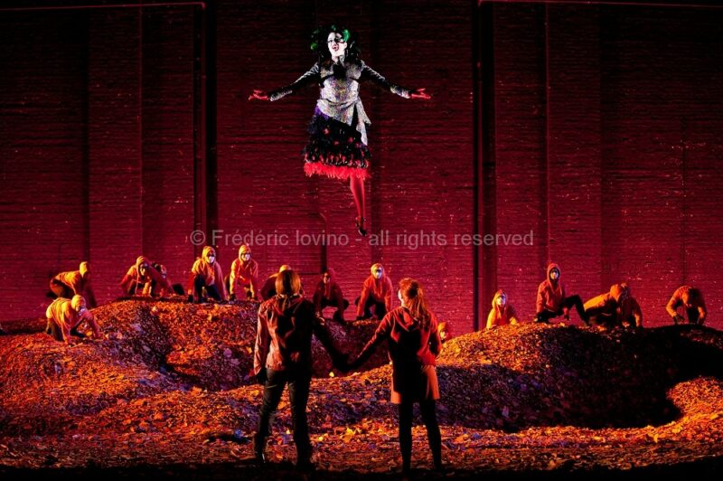 LA PETITE RENARDE RUSEE (Robert Carsen, 2014) - Du 28 janvier 2014 au 8 février 2014 à l'Opéra de Lille - Photographie © Frédéric IOVINO.