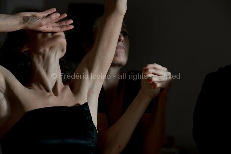 LIED BALLET (Thomas Lebrun, 2014)Répétition le 22 février 2014 au Théâtre National de Chaillot, ParisAvec Anne-Emmanuelle Deroo, Tatiana JulienEt les musiciens Benjamin Alunni (ténor), Thomas Besnard (piano) - photographie © Frédéric Iovino