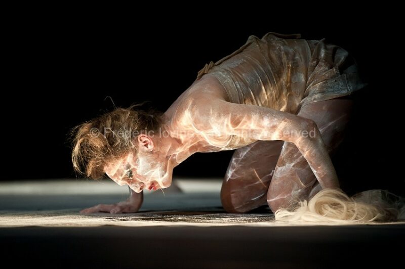 Texte &amp; Chorégraphie : Coraline Lamaison, Interprétation: Annabelle Chambon  - Le 05 novembre 2014 au Théâtre d'Arras - Photographie © Frédéric Iovino