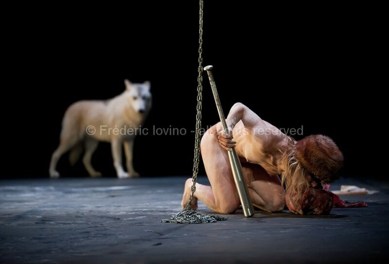 Texte &amp; Chorégraphie : Coraline Lamaison, Interprétation: Annabelle Chambon  - Le 05 novembre 2014 au Théâtre d'Arras - Photographie © Frédéric Iovino