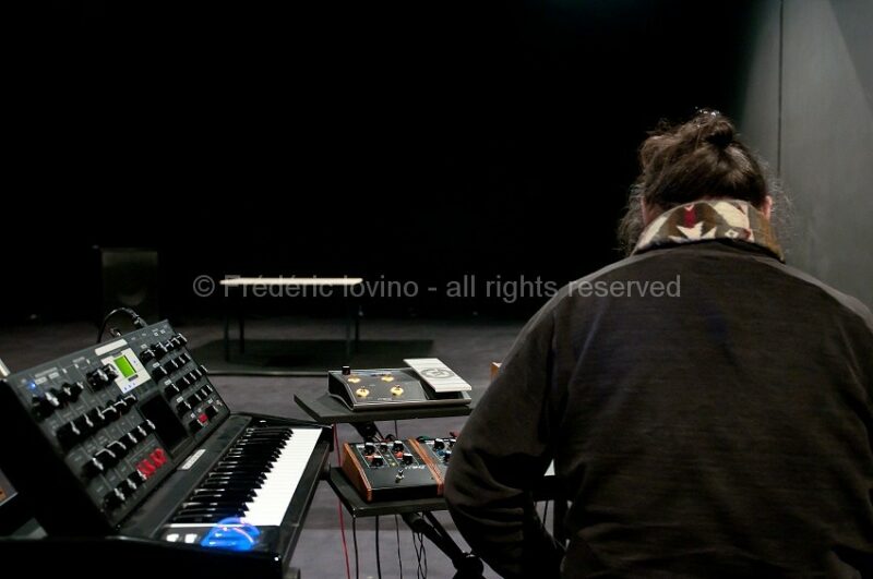 L'INSTABLE - décembre 2014 à l'Espace Pier Paolo Pasolini Valenciennes - performance : Nathalie Le Corre - son: Philippe Asselin - lumière: Sophie Lepoutre --- Photographie © Frédéric Iovino