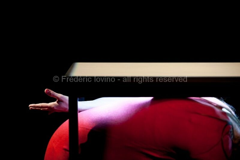 L'INSTABLE - décembre 2014 à l'Espace Pier Paolo Pasolini Valenciennes - performance : Nathalie Le Corre - son: Philippe Asselin - lumière: Sophie Lepoutre --- Photographie © Frédéric Iovino