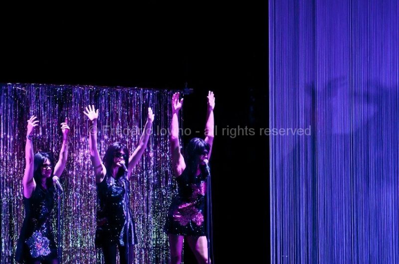 SI TU VEUX PLEURER, PRENDS MES YEUX (2015), Mise en scène : Antoine Lemaire / Cie THEC - Avec Murielle Colvez, Jonathan Devred,Kate France, Antoine Lemaire, Anne Lepla,Damien Olivier, Gilles Ostrowsky, Boris Prager, Charlotte Talpaert, Cyril Viallon, Guick Yansen - Vidéo Franck Renaud --- Photographie © Frédéric Iovino