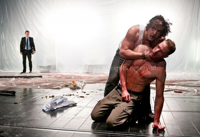 SI TU VEUX PLEURER, PRENDS MES YEUX (2015), Mise en scène : Antoine Lemaire / Cie THEC - Avec Murielle Colvez, Jonathan Devred,Kate France, Antoine Lemaire, Anne Lepla,Damien Olivier, Gilles Ostrowsky, Boris Prager, Charlotte Talpaert, Cyril Viallon, Guick Yansen - Vidéo Franck Renaud --- Photographie © Frédéric Iovino