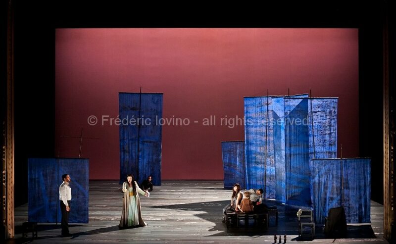 MADAMA BUTTERFLY (Jean-François Sivadier, 2015) - Du 18 mai 2015 au 04 juin 2015 à l'opéra de Lille - Mise en scène: Jean-François Sivadier, Direction musicale: Antonino Fogliani - AVEC : Armando Noguera, Serena Farnocchia , Victoria Yarovaya, François Piolino, Raphaël Poirot - Photographie © Frédéric Iovino