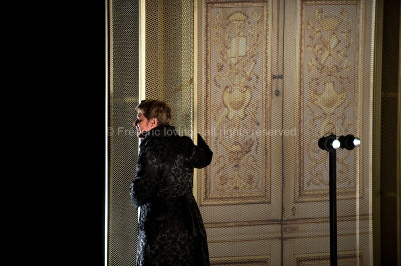 XERSE (Guy Cassiers, 2015) - Du 02 au 10 octobre 2015 à l'Opéra de Lille - Direction musicale: Emmanuelle Haïm, Mise en scène: Guy Cassiers, Chorégraphie: Maud Le Pladec, Le Concert d’Astrée, Compagnie Leda (6 danseurs) - Avec : Ugo Guagliardo, Tim Mead, Carlo Allemano, Emöke Barath, Camille Poul, Gonzalez Toro, Pascal Bertin, Emmanuelle de Negri, Frédéric Caton - photographie © F.IOVINO