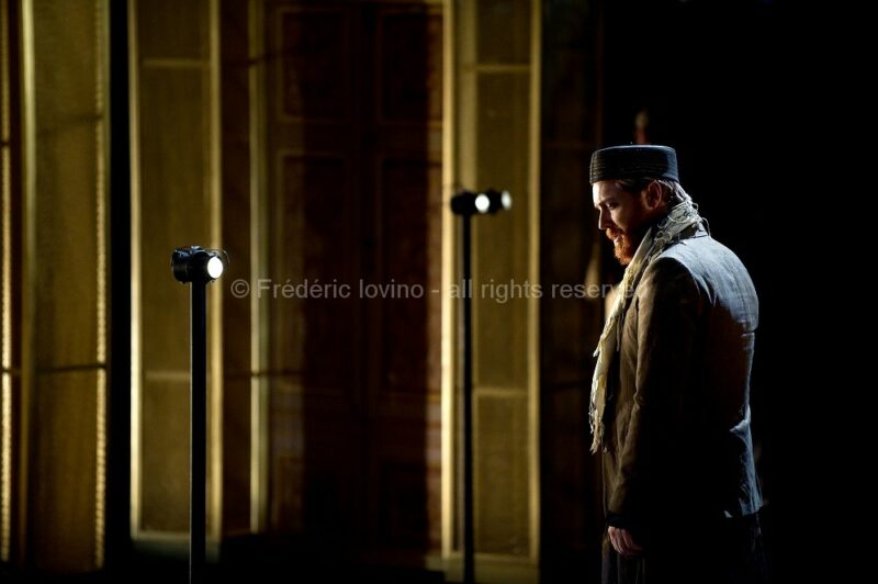 XERSE (Guy Cassiers, 2015) - Du 02 au 10 octobre 2015 à l'Opéra de Lille - Direction musicale: Emmanuelle Haïm, Mise en scène: Guy Cassiers, Chorégraphie: Maud Le Pladec, Le Concert d’Astrée, Compagnie Leda (6 danseurs) - Avec : Ugo Guagliardo, Tim Mead, Carlo Allemano, Emöke Barath, Camille Poul, Gonzalez Toro, Pascal Bertin, Emmanuelle de Negri, Frédéric Caton - photographie © F.IOVINO