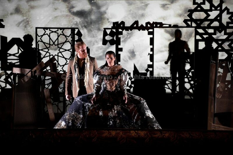 XERSE (Guy Cassiers, 2015) - Du 02 au 10 octobre 2015 à l'Opéra de Lille - Direction musicale: Emmanuelle Haïm, Mise en scène: Guy Cassiers, Chorégraphie: Maud Le Pladec, Le Concert d’Astrée, Compagnie Leda (6 danseurs) - Avec : Ugo Guagliardo, Tim Mead, Carlo Allemano, Emöke Barath, Camille Poul, Gonzalez Toro, Pascal Bertin, Emmanuelle de Negri, Frédéric Caton - photographie © F.IOVINO