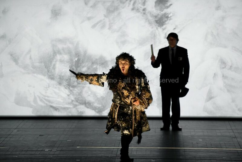 XERSE (Guy Cassiers, 2015) - Du 02 au 10 octobre 2015 à l'Opéra de Lille - Direction musicale: Emmanuelle Haïm, Mise en scène: Guy Cassiers, Chorégraphie: Maud Le Pladec, Le Concert d’Astrée, Compagnie Leda (6 danseurs) - Avec : Ugo Guagliardo, Tim Mead, Carlo Allemano, Emöke Barath, Camille Poul, Gonzalez Toro, Pascal Bertin, Emmanuelle de Negri, Frédéric Caton - photographie © F.IOVINO