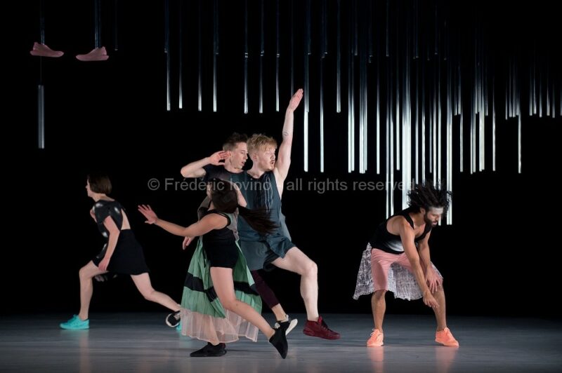 DBDDBB (DANIEL LINEHAN, 2015) - Du 03 au 05 novembre 2015 à l’opéra de Lille - Concept et chorégraphie : Daniel Linehan - Avec: Marcus Baldemar, Anneleen Keppens, Liz Kinoshita, Daniel Linehan, Victor Pérez Armero - Photographie © Frédéric Iovino