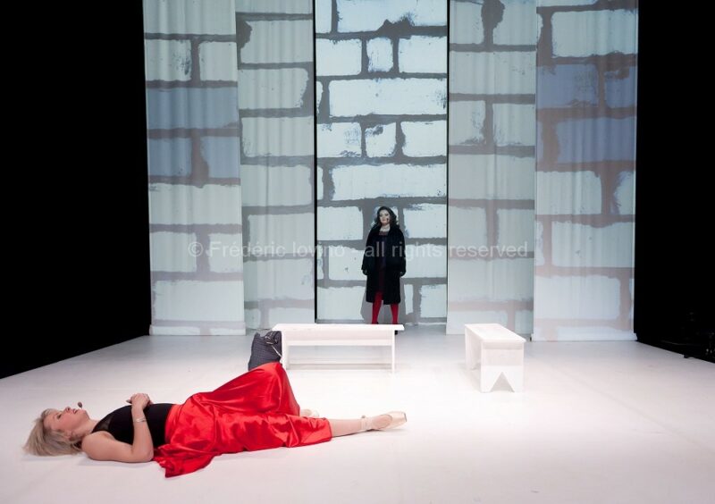 VIA STALINGRAD (Christophe Piret), le 09 décembre 2016 au Théâtre de la Verrière à Lille. Conception, mise en scène et textes : Christophe Piret, Avecs : Gaël Desbois, Anastasiya Fateeva, Christophe Hocké, Elena Harvier-Zhilova, Dimitri Matykin, Yuliya Melnikova, Igor Mishin - photographie © Frédéric Iovino