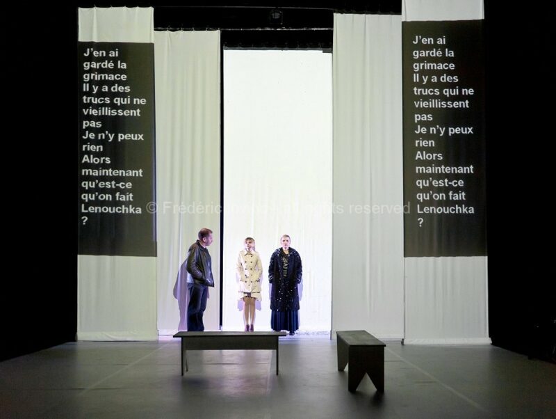 VIA STALINGRAD (Christophe Piret), le 09 décembre 2016 au Théâtre de la Verrière à Lille. Conception, mise en scène et textes : Christophe Piret, Avecs : Gaël Desbois, Anastasiya Fateeva, Christophe Hocké, Elena Harvier-Zhilova, Dimitri Matykin, Yuliya Melnikova, Igor Mishin - photographie © Frédéric Iovino