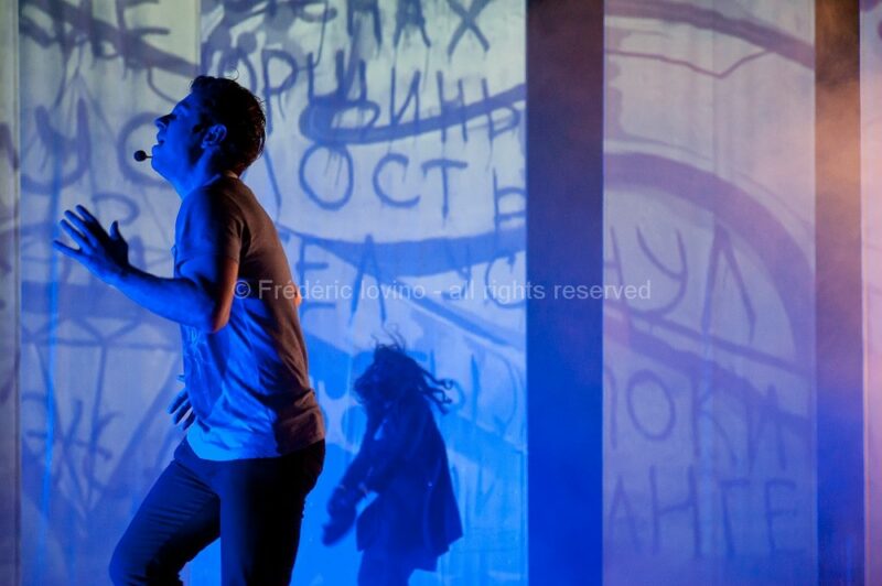 VIA STALINGRAD (Christophe Piret), le 09 décembre 2016 au Théâtre de la Verrière à Lille. Conception, mise en scène et textes : Christophe Piret, Avecs : Gaël Desbois, Anastasiya Fateeva, Christophe Hocké, Elena Harvier-Zhilova, Dimitri Matykin, Yuliya Melnikova, Igor Mishin - photographie © Frédéric Iovino