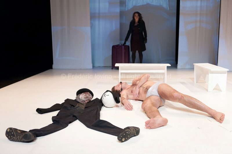 VIA STALINGRAD (Christophe Piret), le 09 décembre 2016 au Théâtre de la Verrière à Lille. Conception, mise en scène et textes : Christophe Piret, Avecs : Gaël Desbois, Anastasiya Fateeva, Christophe Hocké, Elena Harvier-Zhilova, Dimitri Matykin, Yuliya Melnikova, Igor Mishin - photographie © Frédéric Iovino