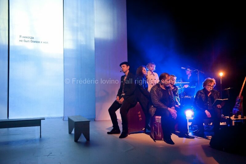 VIA STALINGRAD (Christophe Piret), le 09 décembre 2016 au Théâtre de la Verrière à Lille. Conception, mise en scène et textes : Christophe Piret, Avecs : Gaël Desbois, Anastasiya Fateeva, Christophe Hocké, Elena Harvier-Zhilova, Dimitri Matykin, Yuliya Melnikova, Igor Mishin - photographie © Frédéric Iovino