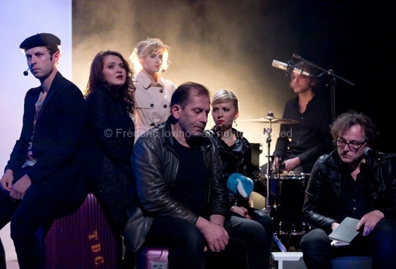 VIA STALINGRAD (Christophe Piret), le 09 décembre 2016 au Théâtre de la Verrière à Lille. Conception, mise en scène et textes : Christophe Piret, Avecs : Gaël Desbois, Anastasiya Fateeva, Christophe Hocké, Elena Harvier-Zhilova, Dimitri Matykin, Yuliya Melnikova, Igor Mishin - photographie © Frédéric Iovino