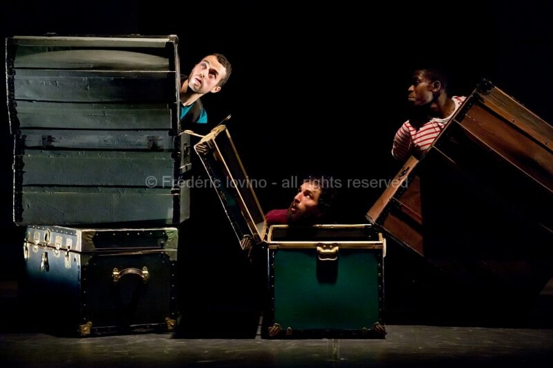 CRIIIIC! (Cie Zahrbat ) - Février 2016 à la Condition Publique, Roubaix - Chorégraphie: Brahim Bouchelaghem Avec : Moustapha Bellal, Jules Leduc,  Alhouseyni N’Diaye, Mamadou Seydi - photographie © Frédéric Iovino