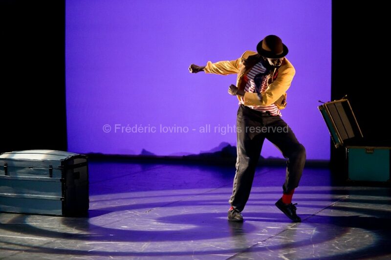 CRIIIIC! (Cie Zahrbat ) - Février 2016 à la Condition Publique, Roubaix - Chorégraphie: Brahim Bouchelaghem Avec : Moustapha Bellal, Jules Leduc,  Alhouseyni N’Diaye, Mamadou Seydi - photographie © Frédéric Iovino