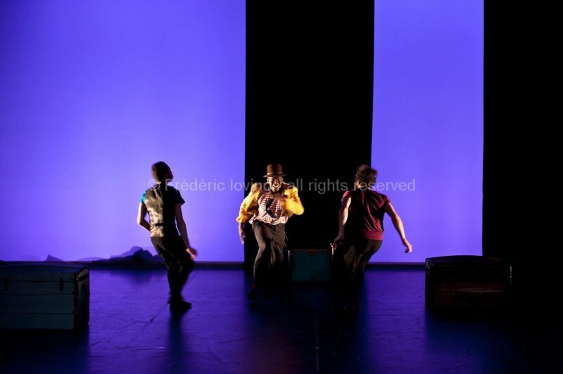 CRIIIIC! (Cie Zahrbat ) - Février 2016 à la Condition Publique, Roubaix - Chorégraphie: Brahim Bouchelaghem Avec : Moustapha Bellal, Jules Leduc,  Alhouseyni N’Diaye, Mamadou Seydi - photographie © Frédéric Iovino