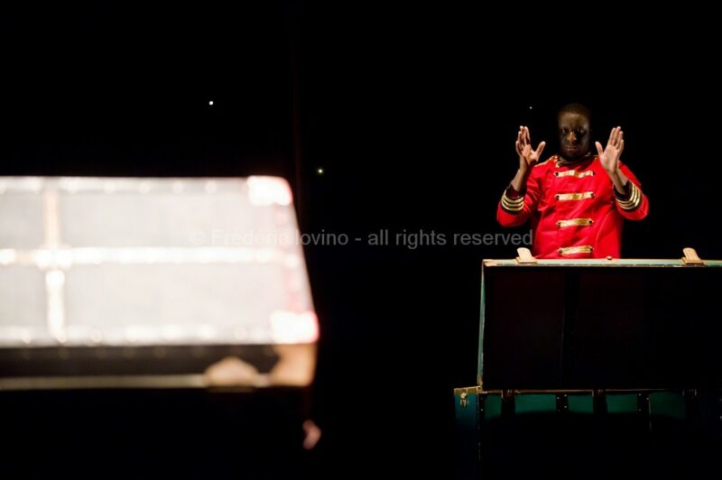 CRIIIIC! (Cie Zahrbat ) - Février 2016 à la Condition Publique, Roubaix - Chorégraphie: Brahim Bouchelaghem Avec : Moustapha Bellal, Jules Leduc,  Alhouseyni N’Diaye, Mamadou Seydi - photographie © Frédéric Iovino