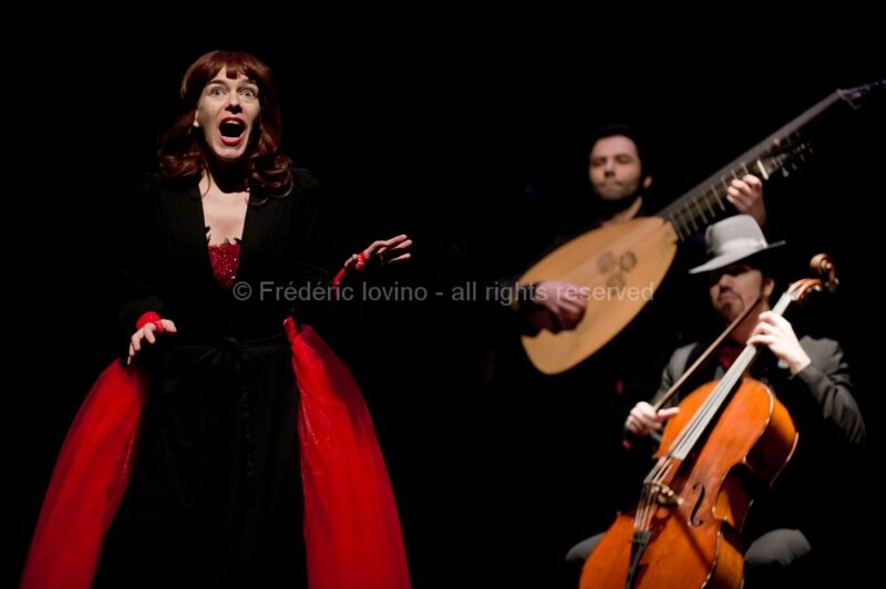 JOHNNY, FAIS-MOI MÂLE ! / Ensemble Virevolte - le 06 février 2016 à Haubourdin - Direction artistique : Aurore Bucher Mise en scène : Clémence Bucher - Avec : Aurore Bucher, Clémence Schaming, Jérémie Arcache, Carjez Gerretsen, Damien Pouvreau - photographie © Frédéric Iovino