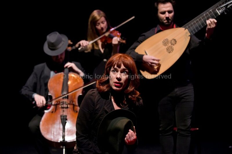 JOHNNY, FAIS-MOI MÂLE ! / Ensemble Virevolte - le 06 février 2016 à Haubourdin - Direction artistique : Aurore Bucher Mise en scène : Clémence Bucher - Avec : Aurore Bucher, Clémence Schaming, Jérémie Arcache, Carjez Gerretsen, Damien Pouvreau - photographie © Frédéric Iovino