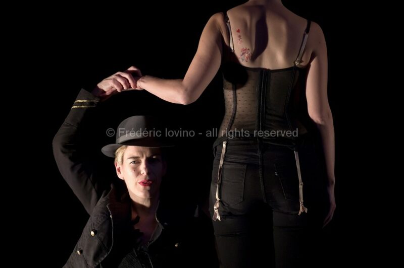 JOHNNY, FAIS-MOI MÂLE ! / Ensemble Virevolte - le 06 février 2016 à Haubourdin - Direction artistique : Aurore Bucher Mise en scène : Clémence Bucher - Avec : Aurore Bucher, Clémence Schaming, Jérémie Arcache, Carjez Gerretsen, Damien Pouvreau - photographie © Frédéric Iovino