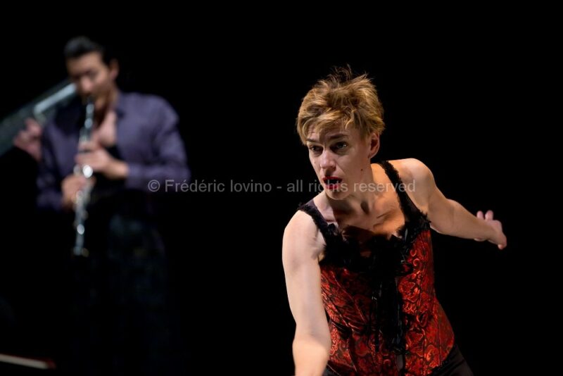 JOHNNY, FAIS-MOI MÂLE ! / Ensemble Virevolte - le 06 février 2016 à Haubourdin - Direction artistique : Aurore Bucher Mise en scène : Clémence Bucher - Avec : Aurore Bucher, Clémence Schaming, Jérémie Arcache, Carjez Gerretsen, Damien Pouvreau - photographie © Frédéric Iovino