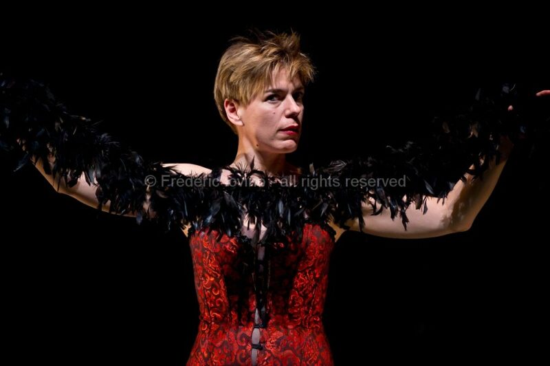 JOHNNY, FAIS-MOI MÂLE ! / Ensemble Virevolte - le 06 février 2016 à Haubourdin - Direction artistique : Aurore Bucher Mise en scène : Clémence Bucher - Avec : Aurore Bucher, Clémence Schaming, Jérémie Arcache, Carjez Gerretsen, Damien Pouvreau - photographie © Frédéric Iovino