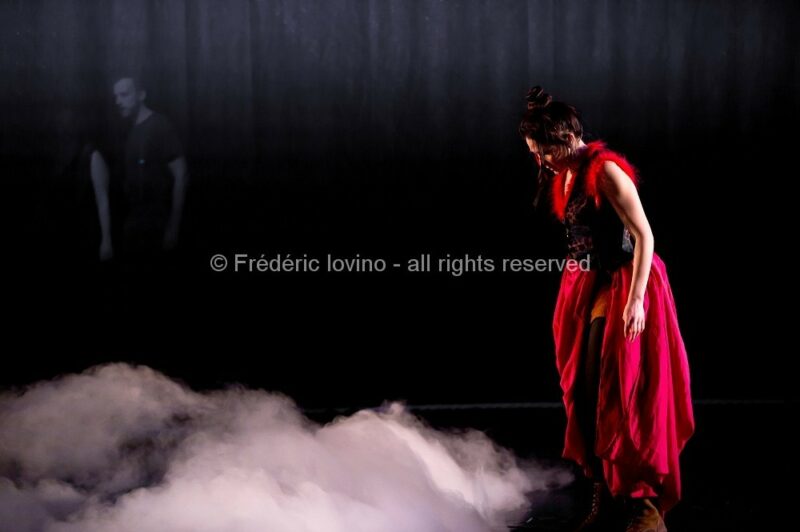 SIT OZFÅRS WYSR / Ensemble 101 & Macompagnie - Auteurs : Jeanne Béziers et Mike Solomon - Mise en Scène : Jeanne Béziers - Interprètes : Marie Perbost , Marie Picaut , Mike Solomon , Ryan Veillet et Mathieu Dubroca - photographies © Frédéric Iovino