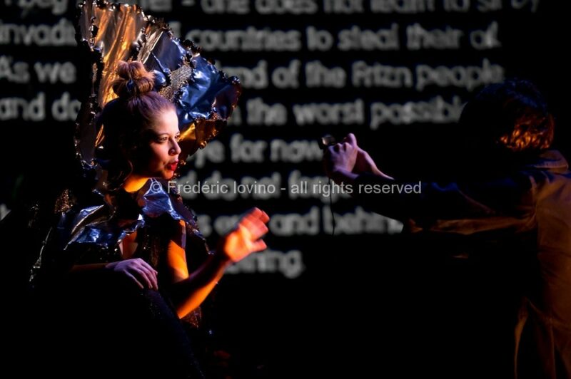 SIT OZFÅRS WYSR / Ensemble 101 & Macompagnie - Auteurs : Jeanne Béziers et Mike Solomon - Mise en Scène : Jeanne Béziers - Interprètes : Marie Perbost , Marie Picaut , Mike Solomon , Ryan Veillet et Mathieu Dubroca - photographies © Frédéric Iovino