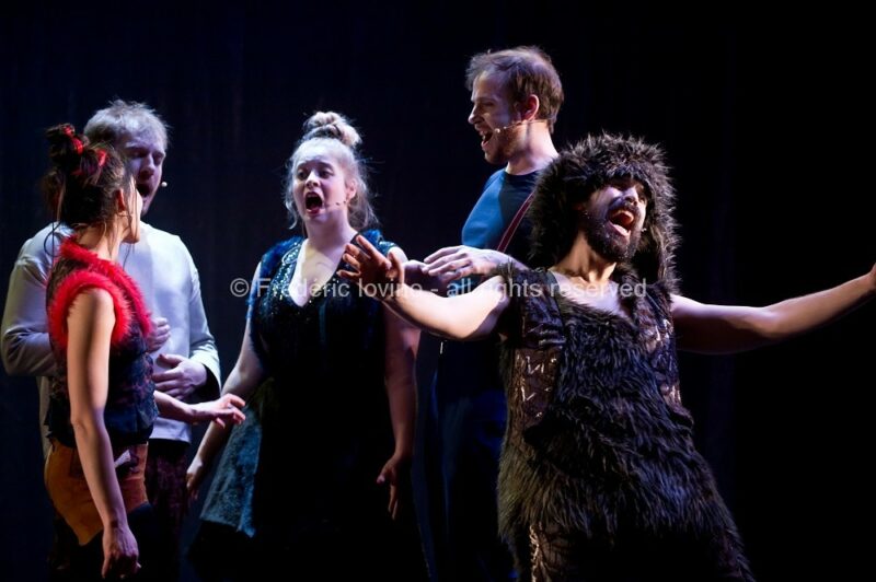 SIT OZFÅRS WYSR / Ensemble 101 & Macompagnie - Auteurs : Jeanne Béziers et Mike Solomon - Mise en Scène : Jeanne Béziers - Interprètes : Marie Perbost , Marie Picaut , Mike Solomon , Ryan Veillet et Mathieu Dubroca - photographies © Frédéric Iovino