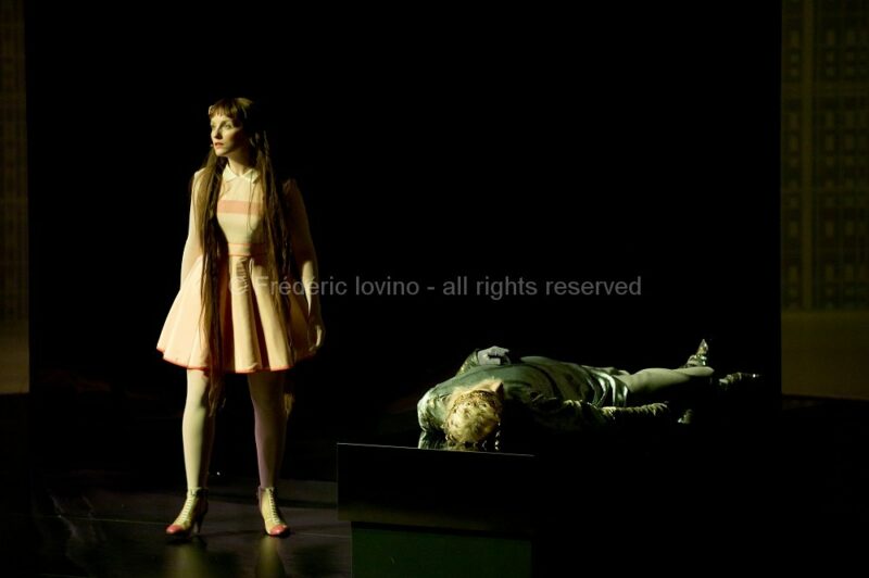 MARTA (Ludovic Lagadre, 2016)Du 13 au 21 mars 2016 à l'opéra de Lille.Opéra de Wolfgang Mitterer (né en 1958), Mise en scène: Ludovic Lagarde, Direction musicale: Clement Power,Avec: Elsa Benoit, Martin Mairinger - Photographie © Frédéric IOVINO