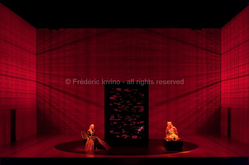 MARTA (Ludovic Lagadre, 2016)Du 13 au 21 mars 2016 à l'opéra de Lille.Opéra de Wolfgang Mitterer (né en 1958), Mise en scène: Ludovic Lagarde, Direction musicale: Clement Power,Avec:Hesse von den Steinen, Martin Mairinger - Photographie © Frédéric IOVINO