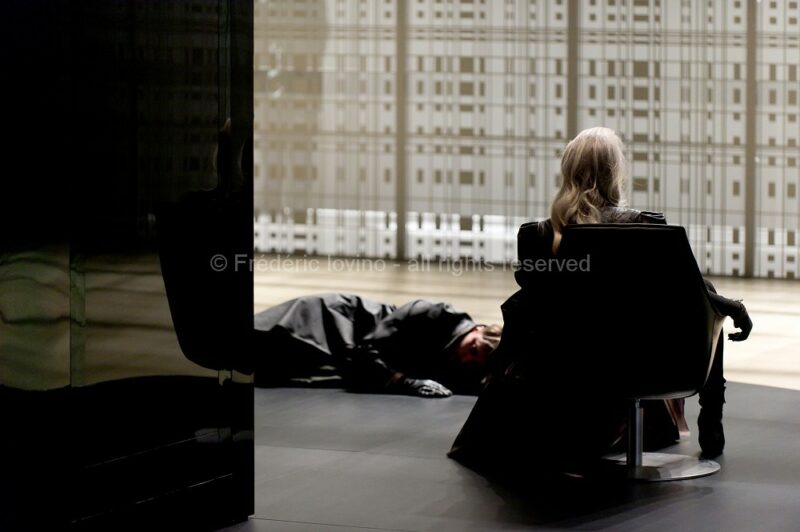 MARTA (Ludovic Lagadre, 2016)Du 13 au 21 mars 2016 à l'opéra de Lille.Opéra de Wolfgang Mitterer (né en 1958), Mise en scène: Ludovic Lagarde, Direction musicale: Clement Power,Avec: Georg Nigl, Hesse von den Steinen - Photographie © Frédéric IOVINO