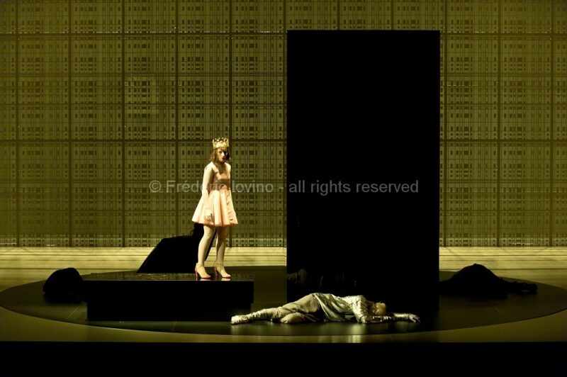 MARTA (Ludovic Lagadre, 2016)Du 13 au 21 mars 2016 à l'opéra de Lille.Opéra de Wolfgang Mitterer (né en 1958), Mise en scène: Ludovic Lagarde, Direction musicale: Clement Power,Avec: Elsa Benoit, Martin Mairinger - Photographie © Frédéric IOVINO