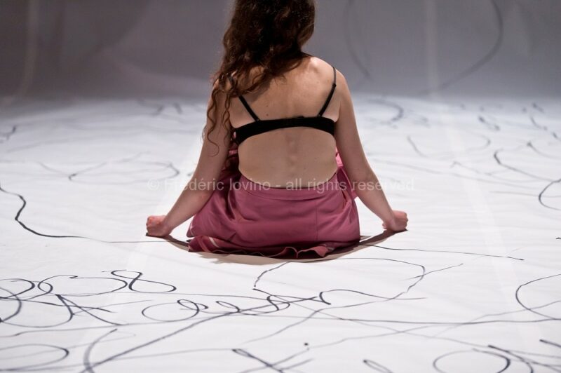Que ferez-vous de mon profil Facebook quand je serai morte ? (Collectif XXY) - le 1er avril 2016 au Gymnase CDC à Roubaix - Conception &amp; écriture : Amélie Poirier - Avec : Rémi Hollant, Clémentine Vanlerberghe, Amélie Poirier - photographie © Frédéric Iovino