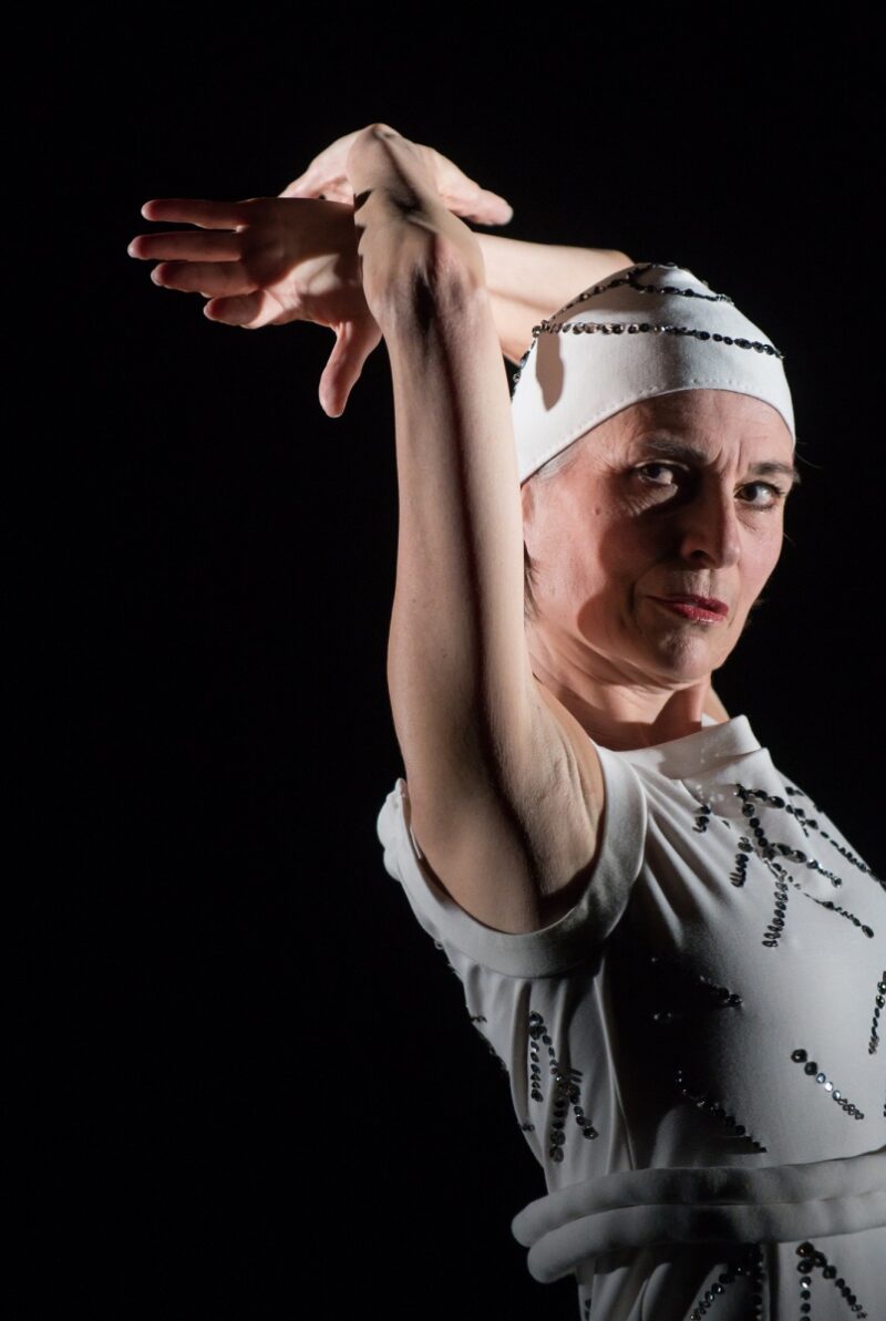 ROCKSTAR (Valeria Giuga / Cie Labkine)  Le 24 janvier 2020 à l'Atelier de Paris /CDCN, La Cartoucherie, Paris (75) -  Chorégraphie : Valeria Giuga - Danse : Noëlle Simonet - Textes, voix, création sonore : Jean-Michel Espitallier - Création sonore : Anne-James Chaton - photographie ©F.IOVINO