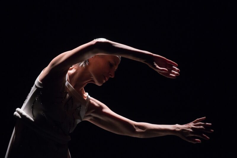 ROCKSTAR (Valeria Giuga / Cie Labkine)  Le 24 janvier 2020 à l'Atelier de Paris /CDCN, La Cartoucherie, Paris (75) -  Chorégraphie : Valeria Giuga - Danse : Noëlle Simonet - Textes, voix, création sonore : Jean-Michel Espitallier - Création sonore : Anne-James Chaton - photographie ©F.IOVINO