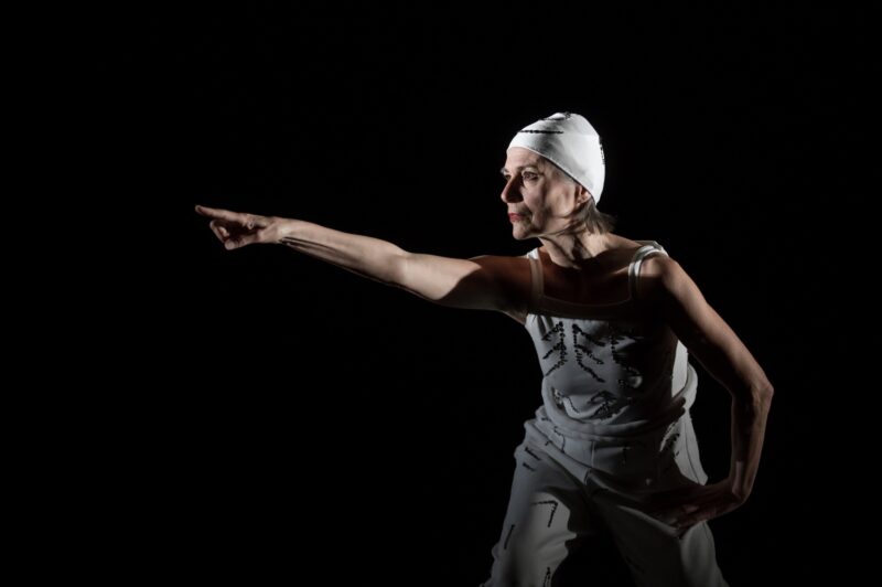ROCKSTAR (Valeria Giuga / Cie Labkine)  Le 24 janvier 2020 à l'Atelier de Paris /CDCN, La Cartoucherie, Paris (75) -  Chorégraphie : Valeria Giuga - Danse : Noëlle Simonet - Textes, voix, création sonore : Jean-Michel Espitallier - Création sonore : Anne-James Chaton - photographie ©F.IOVINO