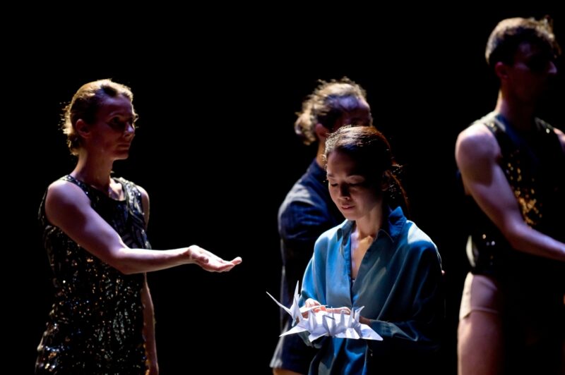 ILS N’ONT RIEN VU (Thomas Lebrun, 2019) . Les 1er et 03 juin 2019 à Tours au Théâtre Olympia, CDN, dans le cadre du festival Tours d’Horizons. Chorégraphie: Thomas Lebrun. Interprétation: Maxime Camo, Raphaël Cottin, Anne-Emmanuelle Deroo, Karima El Amrani, Akiko Kajihara, Anne-Sophie Lancelin, Matthieu Patarozzi, Léa Scher, Yohann Têté. Photographie © Frédéric IOVINO