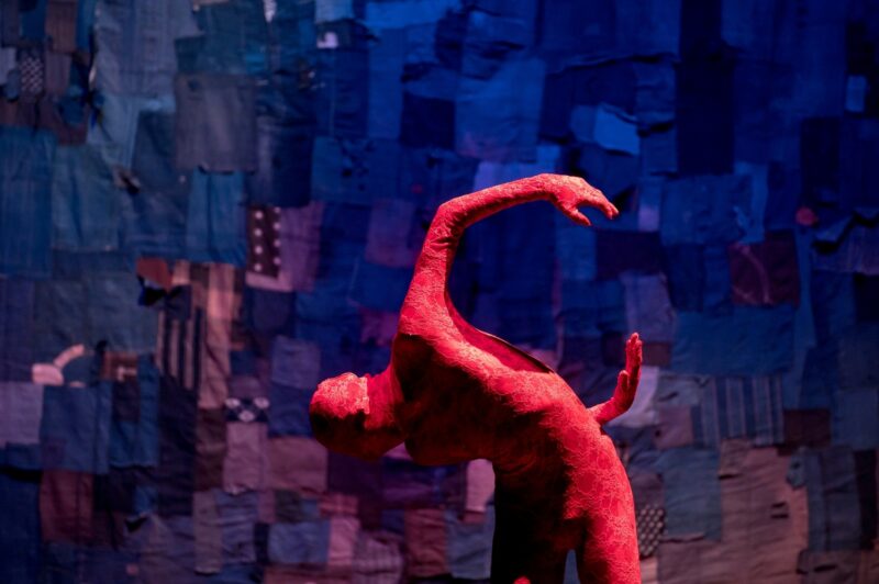 ILS N’ONT RIEN VU (Thomas Lebrun, 2019) . Les 1er et 03 juin 2019 à Tours au Théâtre Olympia, CDN, dans le cadre du festival Tours d’Horizons. Chorégraphie: Thomas Lebrun. Interprétation: Maxime Camo, Raphaël Cottin, Anne-Emmanuelle Deroo, Karima El Amrani, Akiko Kajihara, Anne-Sophie Lancelin, Matthieu Patarozzi, Léa Scher, Yohann Têté. Photographie © Frédéric IOVINO