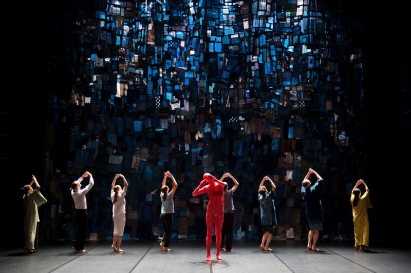 ILS N’ONT RIEN VU (Thomas Lebrun, 2019) . Les 1er et 03 juin 2019 à Tours au Théâtre Olympia, CDN, dans le cadre du festival Tours d’Horizons. Chorégraphie: Thomas Lebrun. Interprétation: Maxime Camo, Raphaël Cottin, Anne-Emmanuelle Deroo, Karima El Amrani, Akiko Kajihara, Anne-Sophie Lancelin, Matthieu Patarozzi, Léa Scher, Yohann Têté. Photographie © Frédéric IOVINO