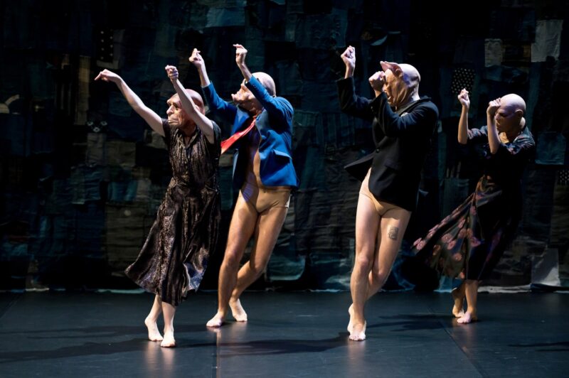 ILS N’ONT RIEN VU (Thomas Lebrun, 2019) . Les 1er et 03 juin 2019 à Tours au Théâtre Olympia, CDN, dans le cadre du festival Tours d’Horizons. Chorégraphie: Thomas Lebrun. Interprétation: Maxime Camo, Raphaël Cottin, Anne-Emmanuelle Deroo, Karima El Amrani, Akiko Kajihara, Anne-Sophie Lancelin, Matthieu Patarozzi, Léa Scher, Yohann Têté. Photographie © Frédéric IOVINO