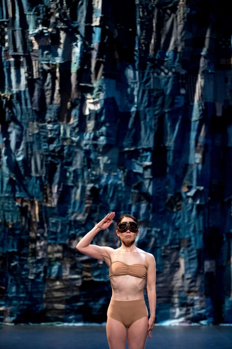 ILS N’ONT RIEN VU (Thomas Lebrun, 2019) . Les 1er et 03 juin 2019 à Tours au Théâtre Olympia, CDN, dans le cadre du festival Tours d’Horizons. Chorégraphie: Thomas Lebrun. Interprétation: Maxime Camo, Raphaël Cottin, Anne-Emmanuelle Deroo, Karima El Amrani, Akiko Kajihara, Anne-Sophie Lancelin, Matthieu Patarozzi, Léa Scher, Yohann Têté. Photographie © Frédéric IOVINO