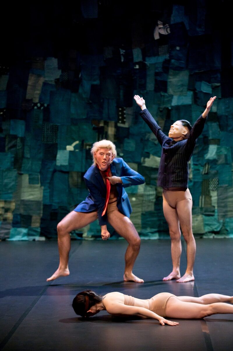 ILS N’ONT RIEN VU (Thomas Lebrun, 2019) . Les 1er et 03 juin 2019 à Tours au Théâtre Olympia, CDN, dans le cadre du festival Tours d’Horizons. Chorégraphie: Thomas Lebrun. Interprétation: Maxime Camo, Raphaël Cottin, Anne-Emmanuelle Deroo, Karima El Amrani, Akiko Kajihara, Anne-Sophie Lancelin, Matthieu Patarozzi, Léa Scher, Yohann Têté. Photographie © Frédéric IOVINO