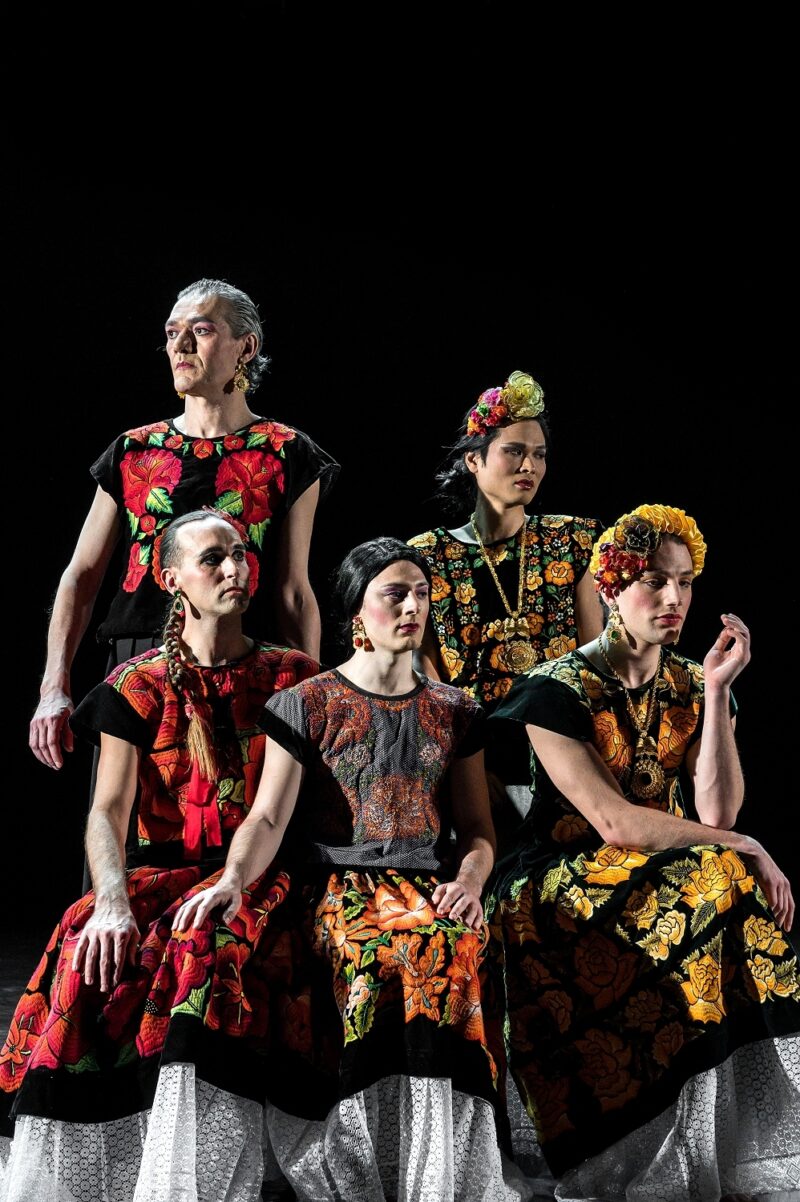 SOUS LES FLEURS (Thomas Lebrun, pré-séance le 15 février 2023 au CCNT) - Photographie Frédéric IOVINO