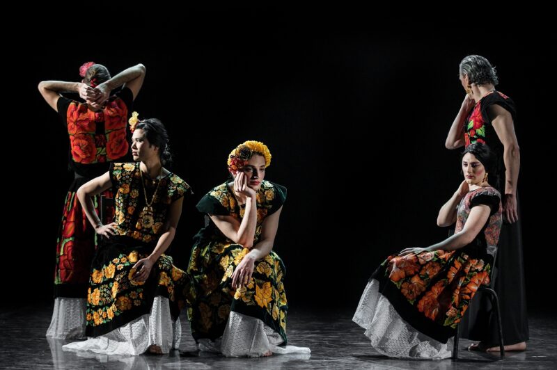SOUS LES FLEURS (Thomas Lebrun, pré-séance le 15 février 2023 au CCNT) - Photographie Frédéric IOVINO